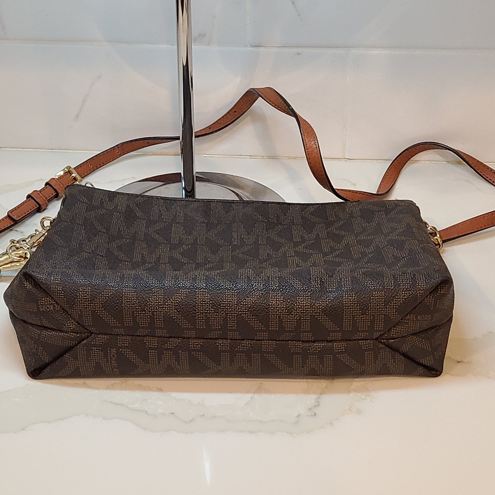 Michael Kors Trisha Brown Crossbody Bag 8" x11" x 3" GUC - Picture 6 of 13
